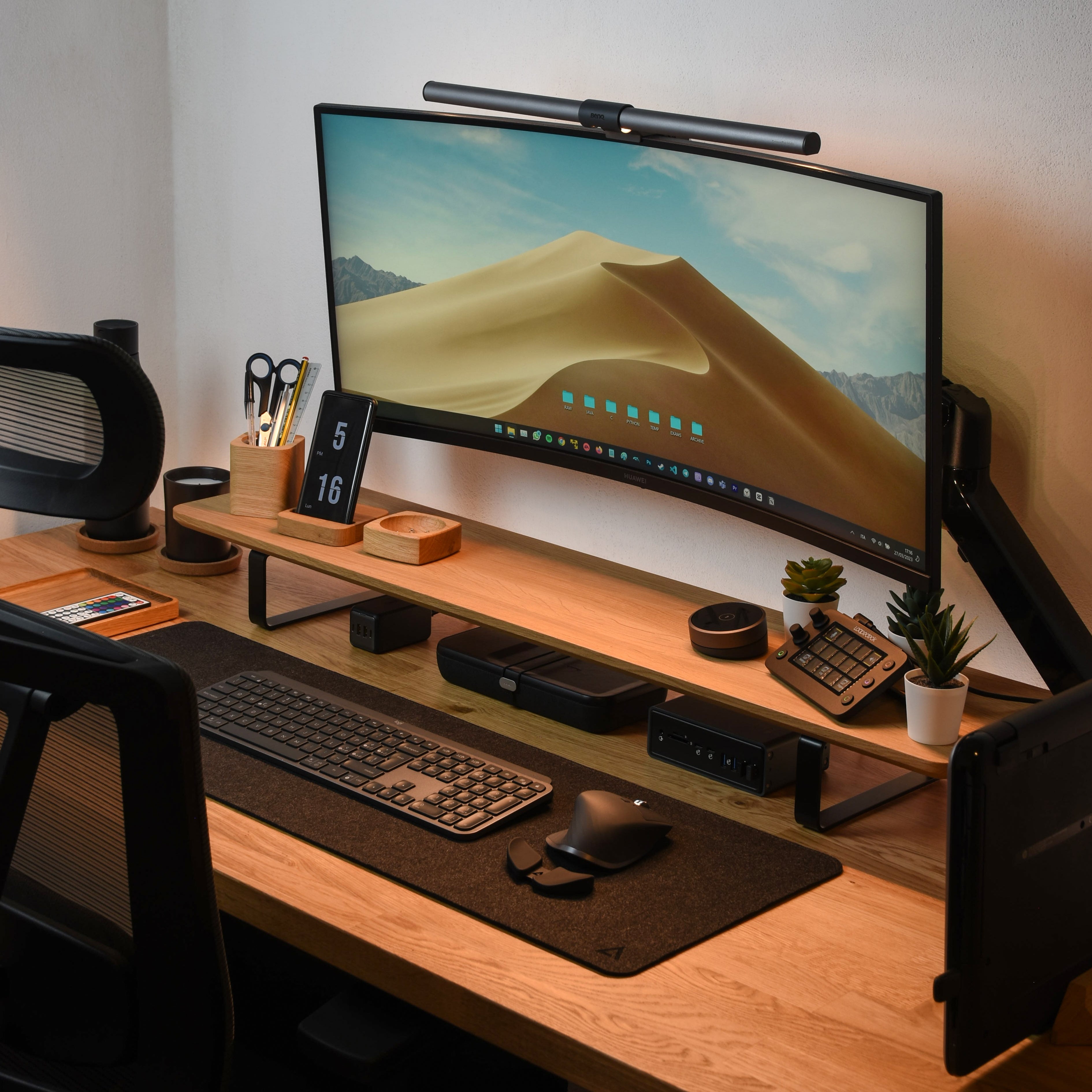 Hexcal Studio User Desk Tour  Desk organization, Game room, Studio setup
