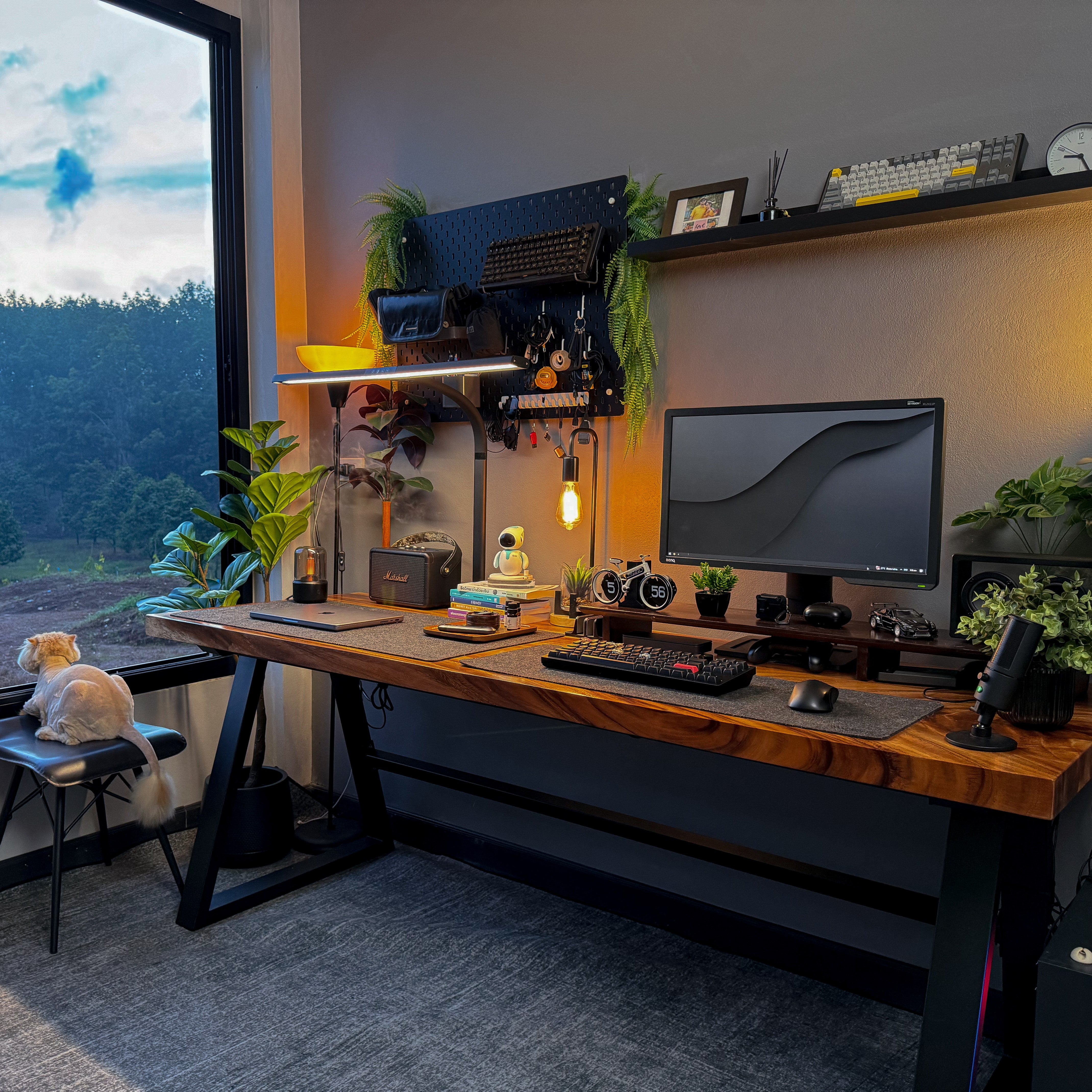 Episode 036 - Digital Serenity: Sataporn Thongbai’s Green-Themed Workspace