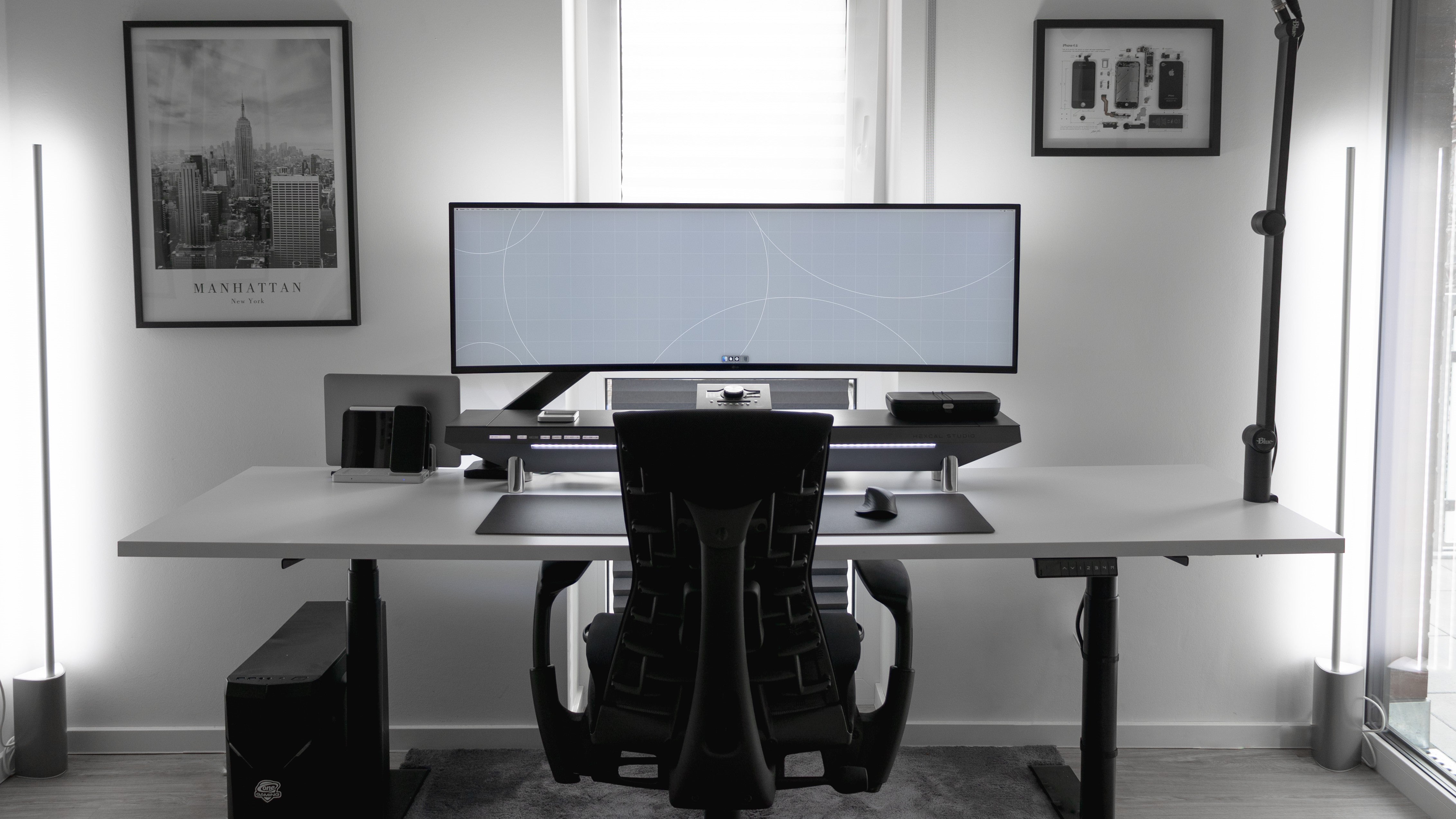 An organized desk transforms how you work. A clutter-free environment sharpens focus, reduces time spent searching for items, and supports efficient task management.