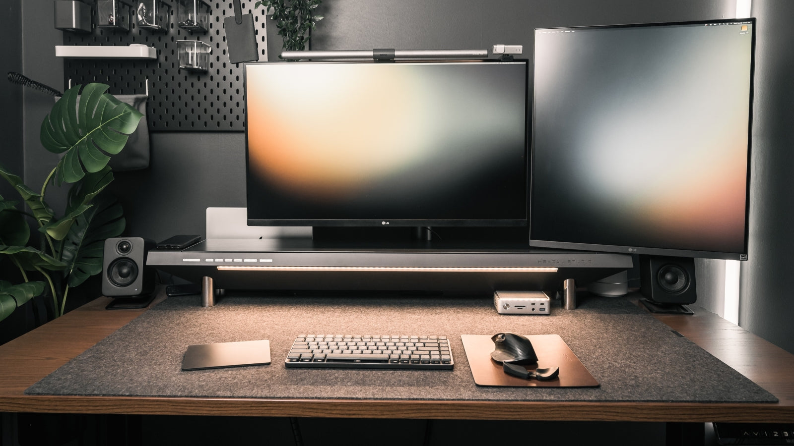 HEXCAL Studio - Desktop Facility Management Platform, Premium Desk shelf,  Monitor Stand, Home office choice : : Office Products